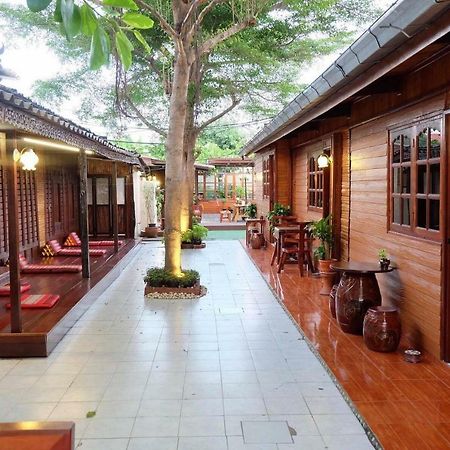 Binlar Guesthouse Phra Nakhon Si Ayutthaya Exterior photo