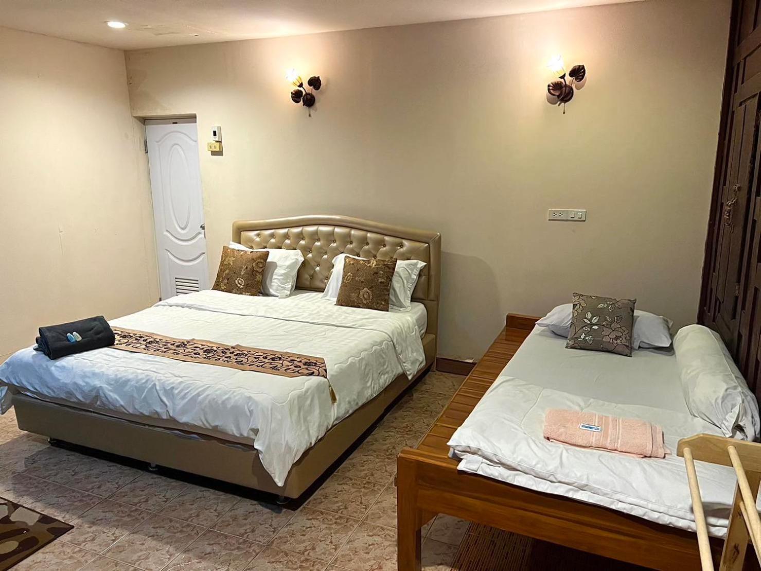 Binlar Guesthouse Phra Nakhon Si Ayutthaya Exterior photo